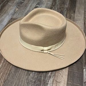 Shyanne Felt Hat NWT
